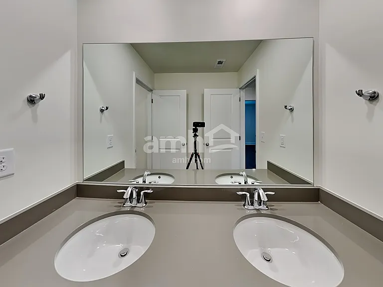 868 Carnaby Ln — Photo 17