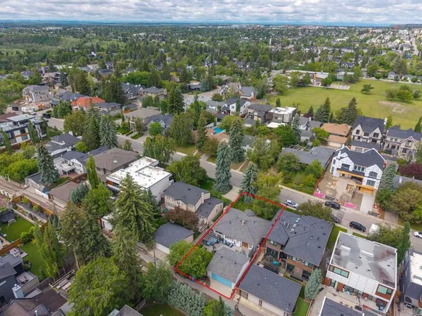 3620 W 9th St SW, Calgary, AB T2T 3C7