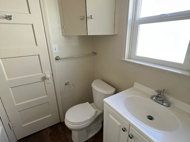 621 E Church St — Photo 5