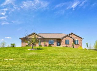 10123 Cypress Dr, Peosta, IA 52068