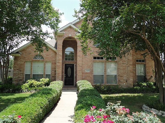 1st image of 1809 Newcastle Dr
