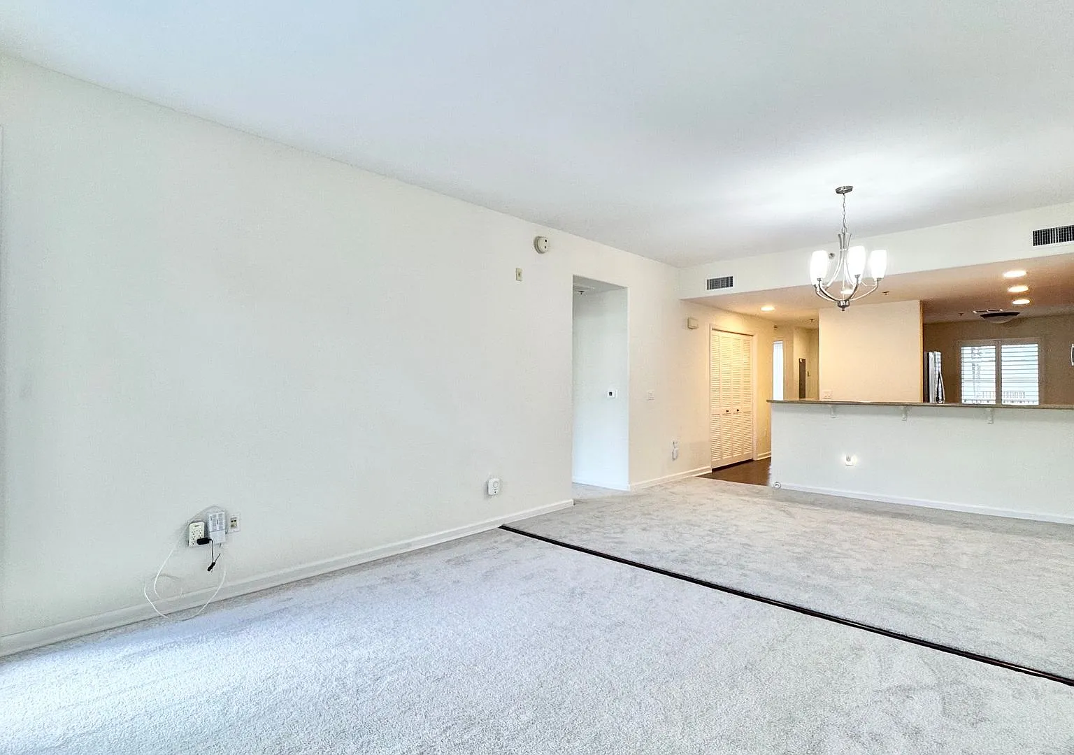 Rarely Available 2 Bd/2ba Condo Unit With 2 Parking Stalls - Colony At The Peninsula — Photo 1