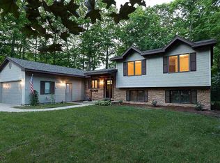 5600 Beech Ln, Charlevoix, MI 49720