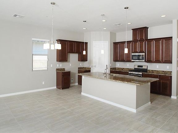4th image of 416 Honeybrush Ave