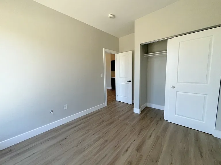 61 Thompsons Rd W — Photo 27