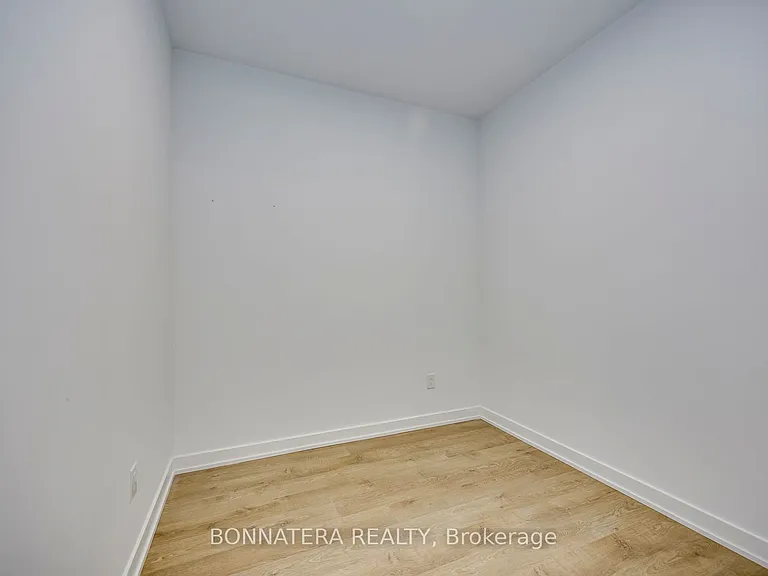 5105 Hurontario St #408 — Photo 29