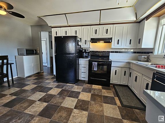5th image of 12916 22nd St NW