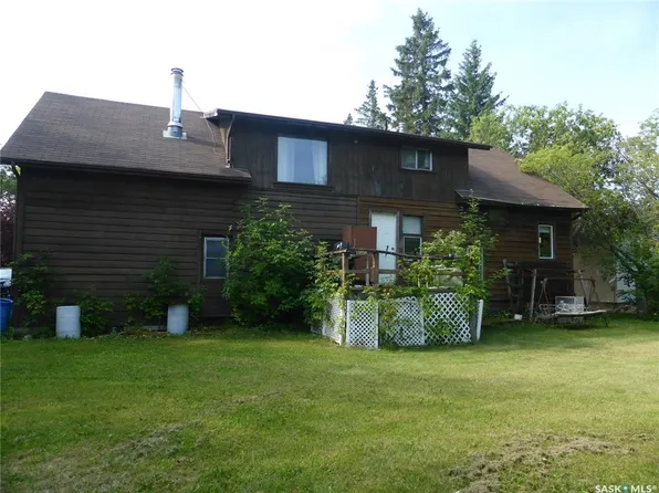 225 1st AVENUE E, St. Walburg, SK S0M 2T0