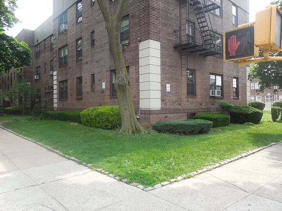 4th image of 7619 Ditmars Blvd