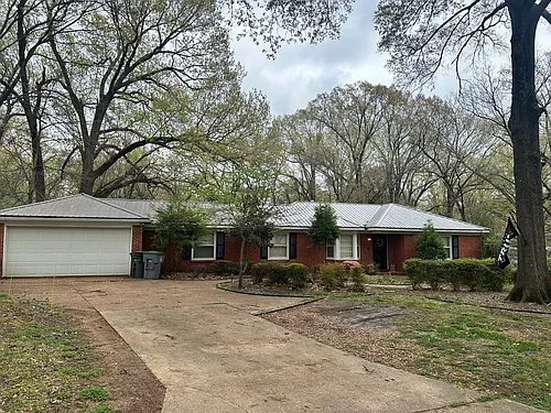 1200 E Irvin Dr Photo 1