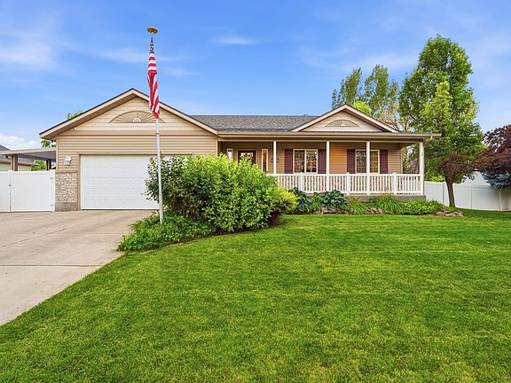 2nd image of 910 W Garden Cir