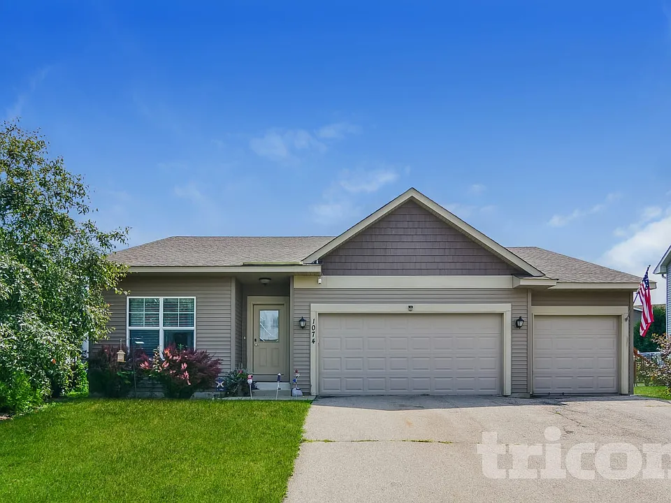 1074 Landings Ln
