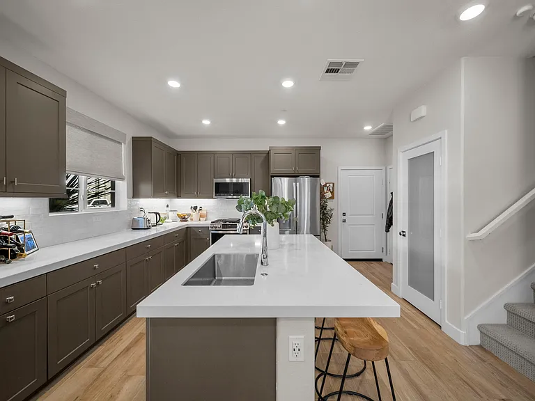 2556 Little Rock Ln — Photo 2