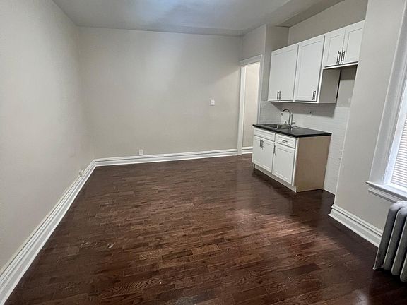 3rd image of 18 Kensington Ave