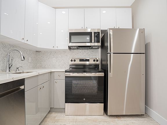 5th image of 948 Bergen St #2A