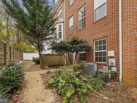 3rd image of 2320 Langston Blvd