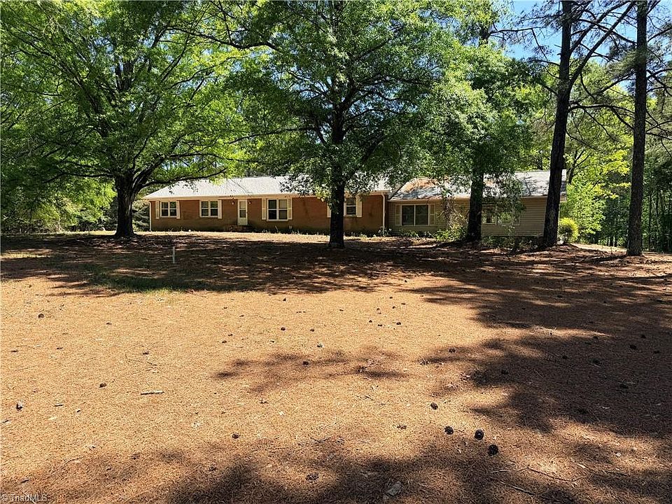1st image of 2727 Kivett Dr