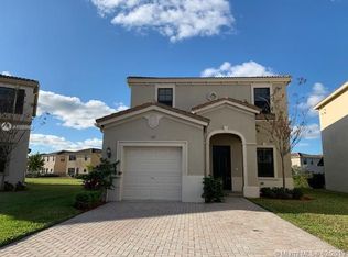 766 NE 193rd St, Miami, FL 33179