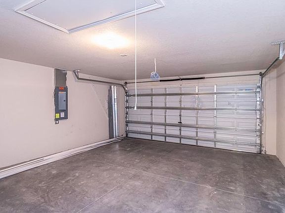 4th image of 8317 Drolet Ave