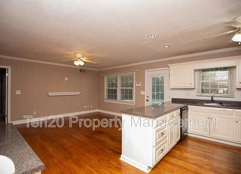 5827 Gene Ave — Photo 18