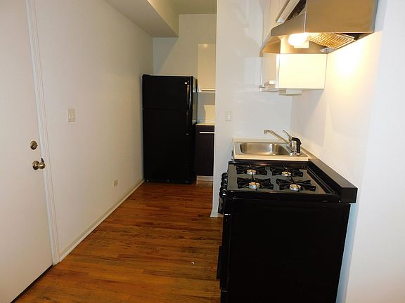 4th image of 5054 N Winthrop Ave