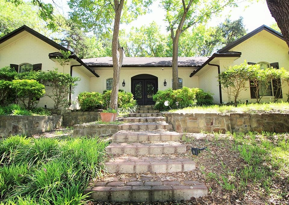 1st image of 932 Sleepy Hollow Dr