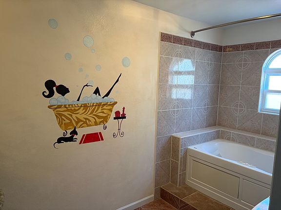 4th image of 412 Camino De La Sierra NE