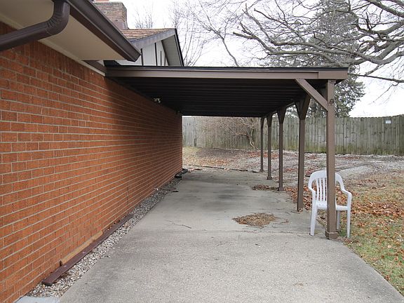 3rd image of 2955 S Parker Ave