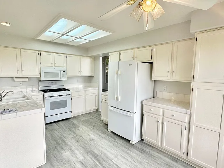 1043 Carryll Park Ct — Photo 12