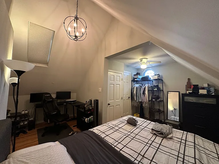 1120 W Roscoe St — Photo 12
