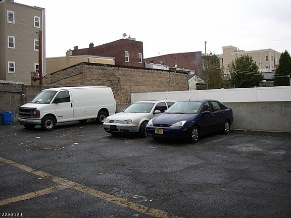 4th image of 182 Malvern St #184