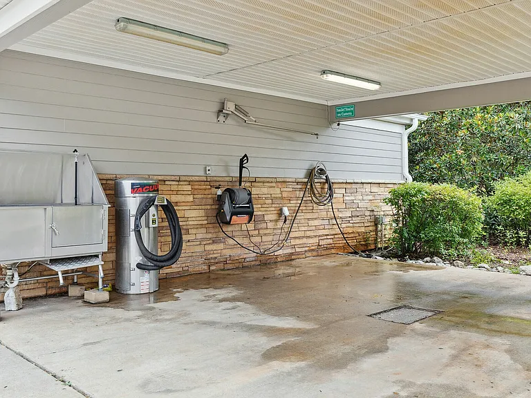 Car Wash Station