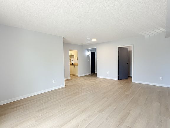 2nd image of 2940 Elsmere Ave #202