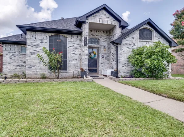 2704 Clearwater Dr, Mesquite, TX 75181