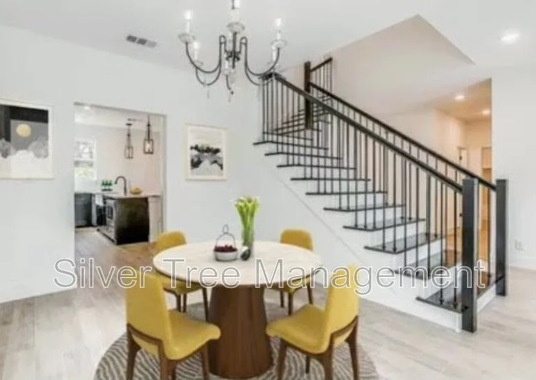 9073 Quarry Hill Ct — Photo 5