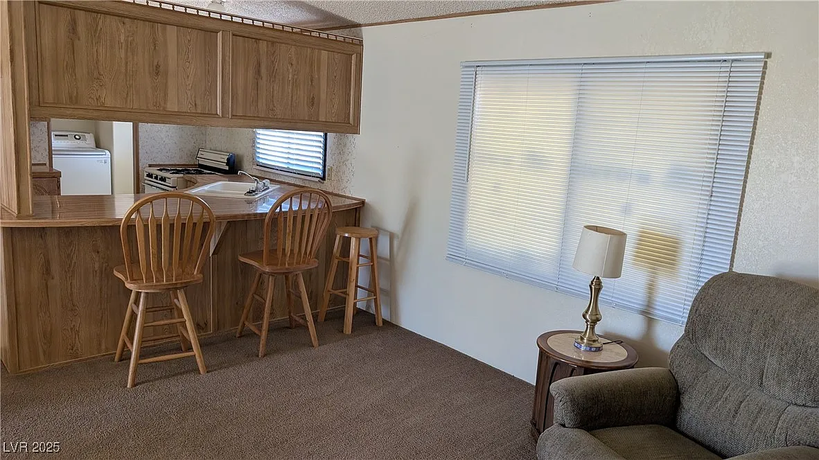3 bed, 2.0 bath, 1152 sqft, $1,800 — Photo 4