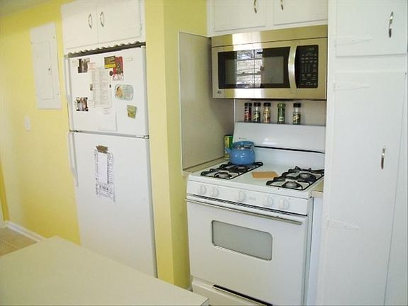 Kitchen Additional View