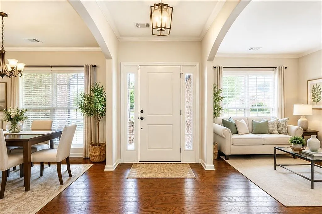 6 bed, 5.0 bath, 4010 sqft, $3,900 — Photo 2