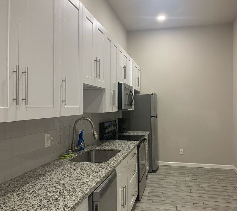 1st image of 221 W Wilson Ave #B2