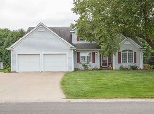 60 White Pine Rd, Geneseo, IL 61254