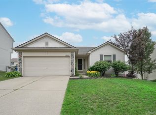 3353 Herrington Dr, Holly, MI 48442