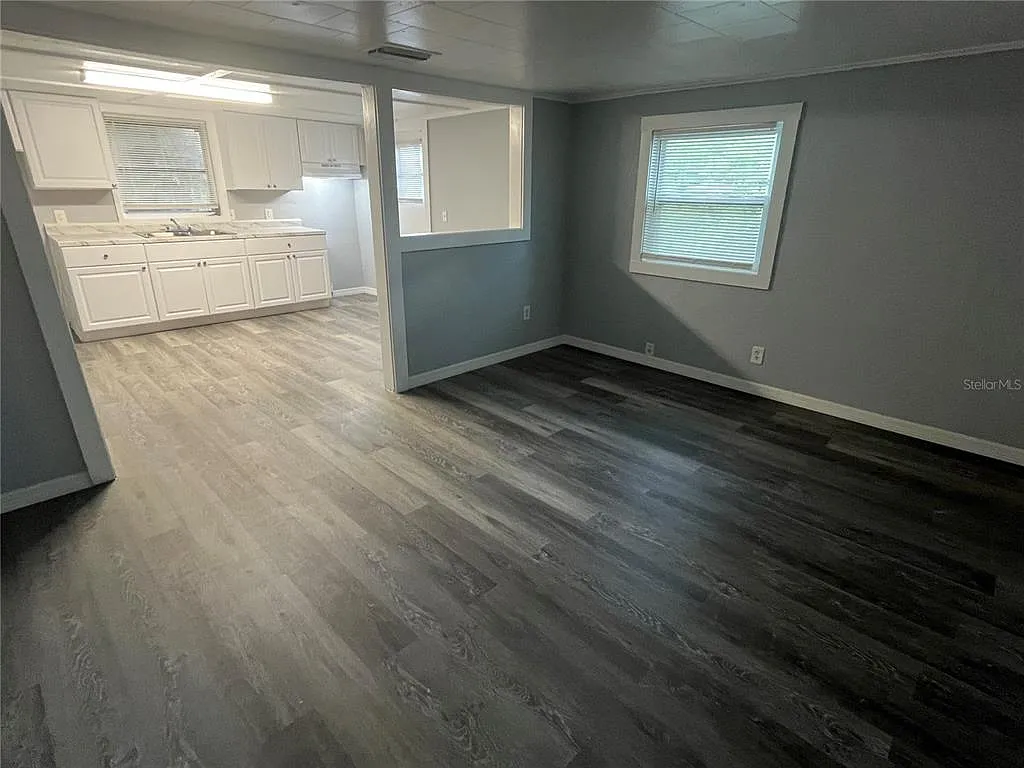 2 bed, 1.0 bath, 880 sqft, $1,300 — Photo 3
