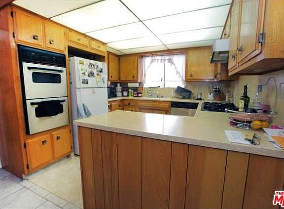 2nd image of 452 E Cypress Ave