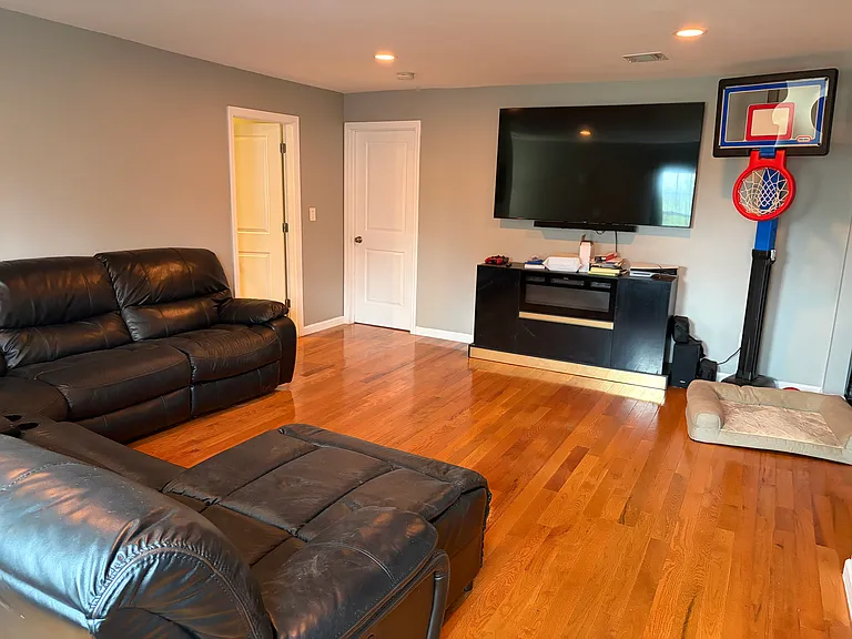 721-723 Madison Ave #2 — Photo 4