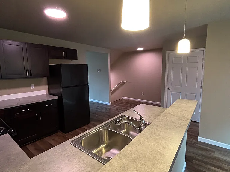 633 Hansen St SE #A — Photo 5