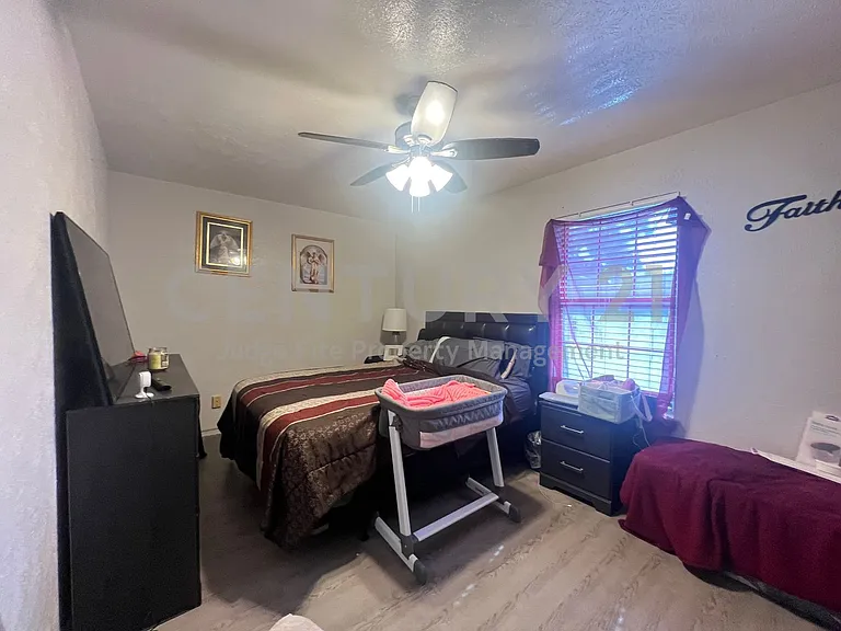 1108 N Elm St #6 — Photo 8