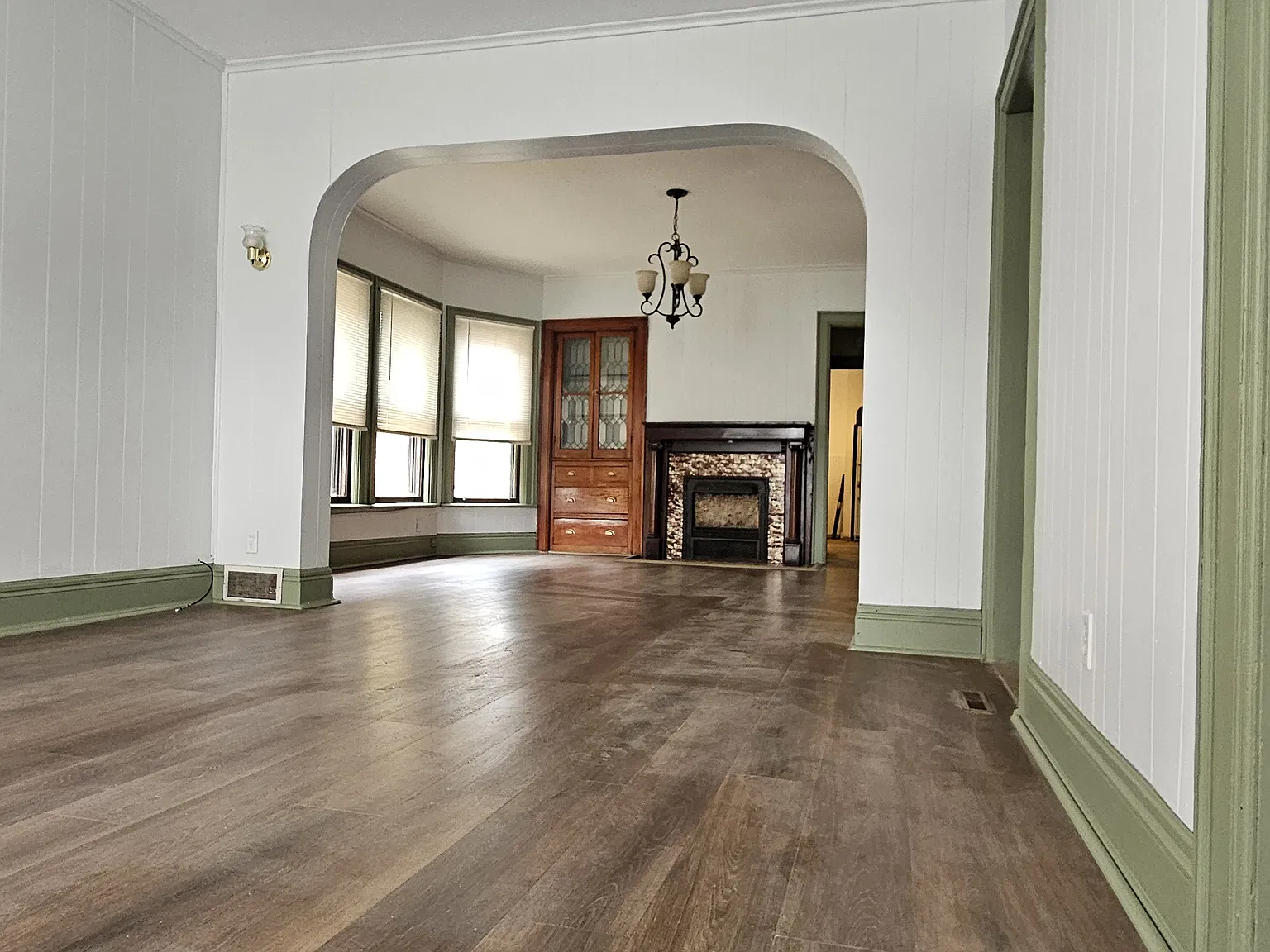3 bed, 1200 sqft, $1,380 — Photo 1