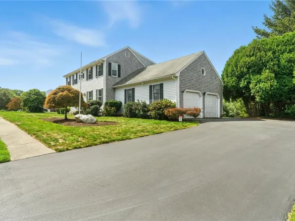 71 Paddock Dr, Warwick, RI 02886