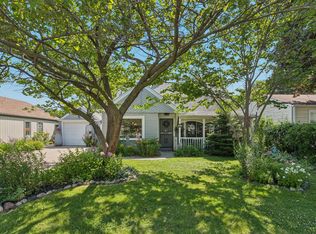 9205 Lynwood Dr, Oak Lawn, IL 60453