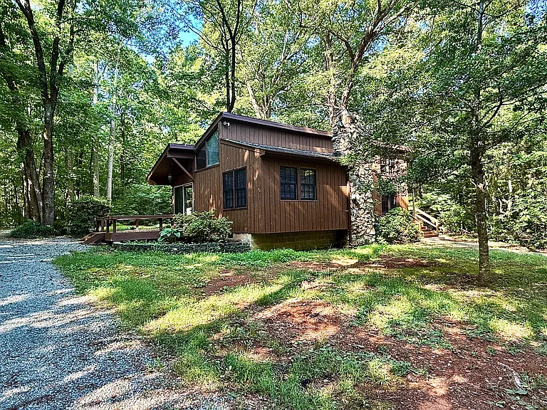 6231 Thom Rd — Photo 2